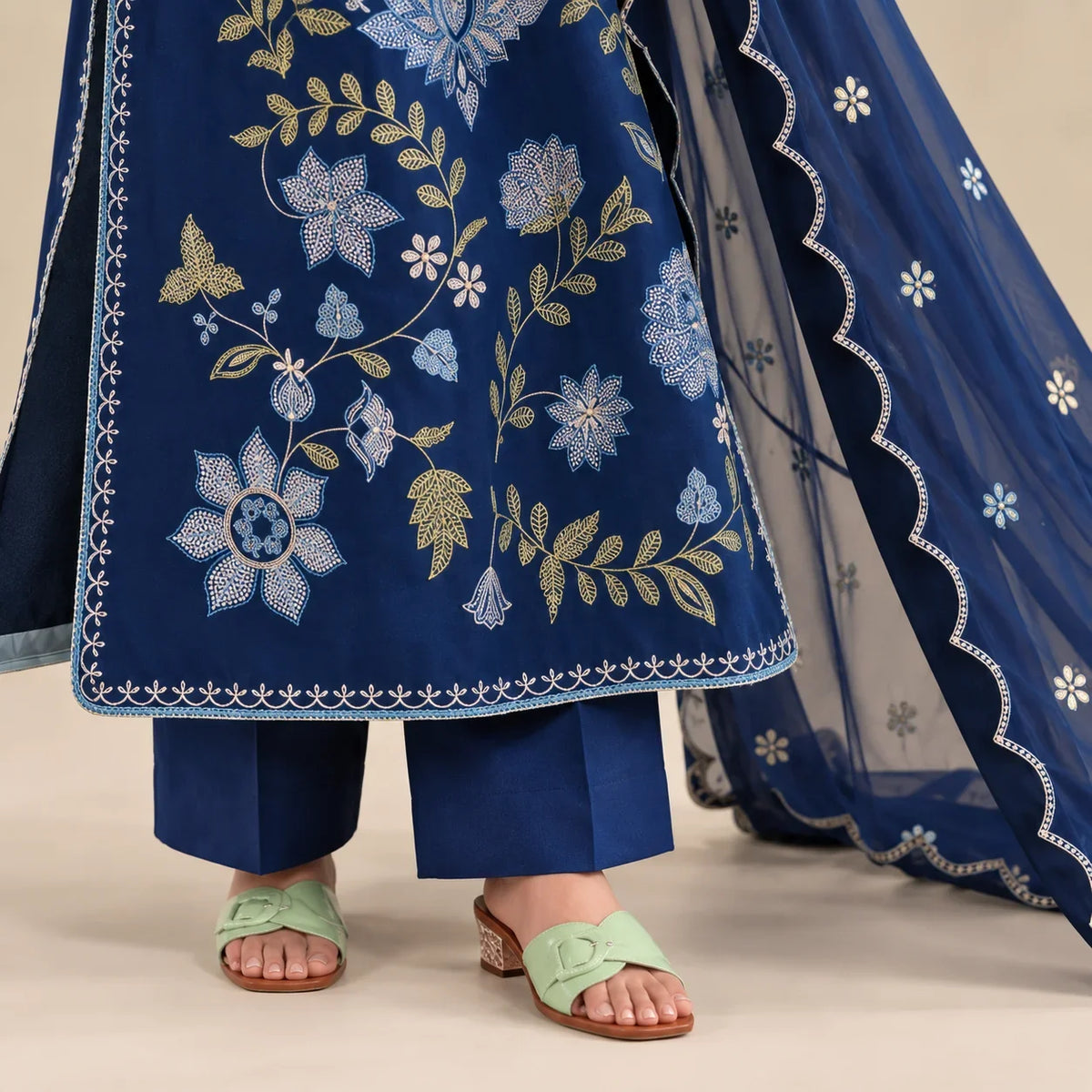 Navy Blue Dhanak Luxury Embroidered 3-Piece Winter Suit – DE-6186