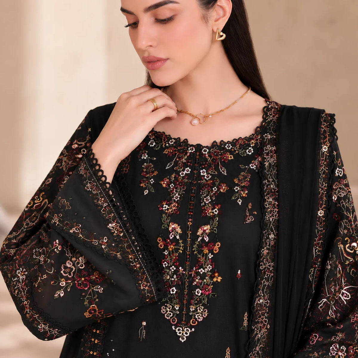 Iznik Women's Embroidered 3-Piece Dhanak Winter Suit Black DE-6207