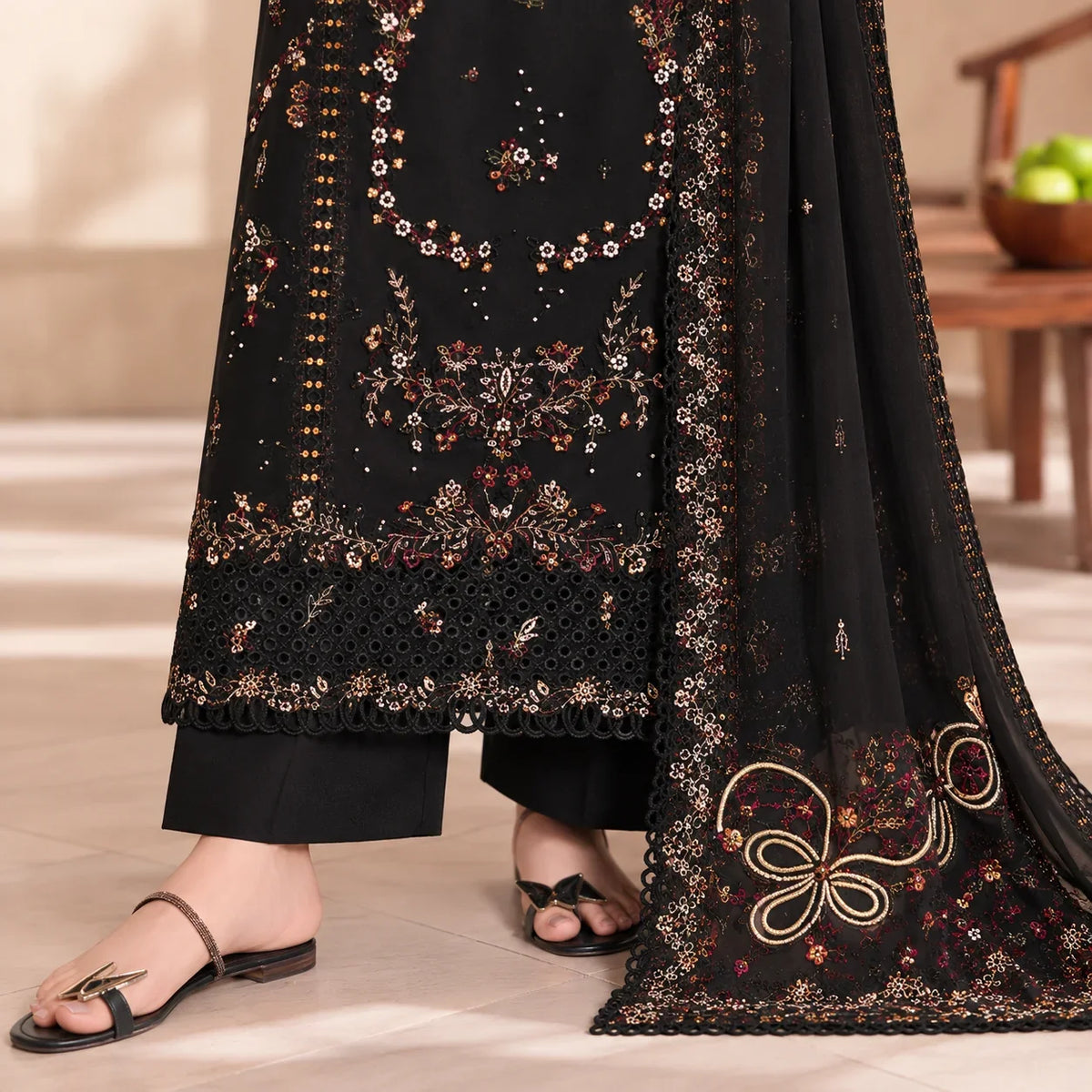 Black Dhanak Luxury Embroidered 3-Piece Winter Suit – DE-6207