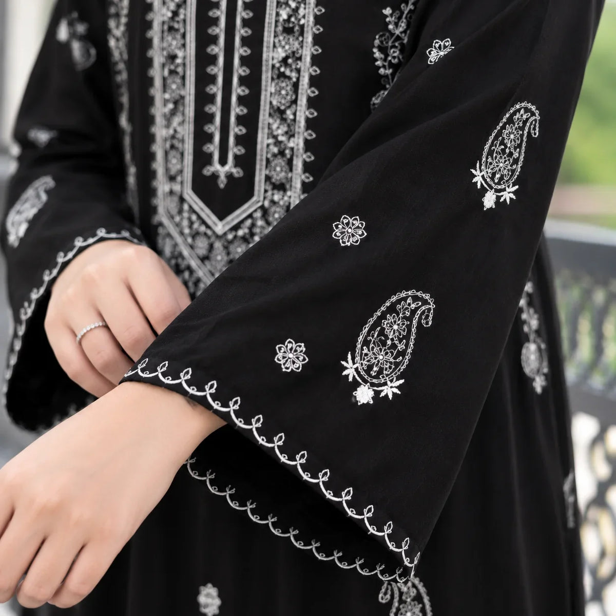 Black Dhanak Embroidered 2-Piece Winter Suit – DE-6154