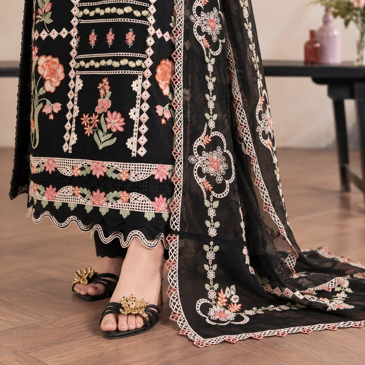 Black Dhanak Luxury Embroidered 3-Piece Winter Suit – DE-6522